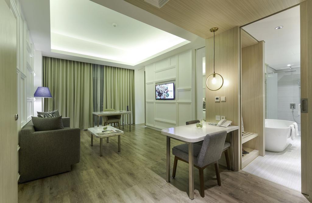HARRIS Vertu Hotel Harmoni Jakarta Exterior foto